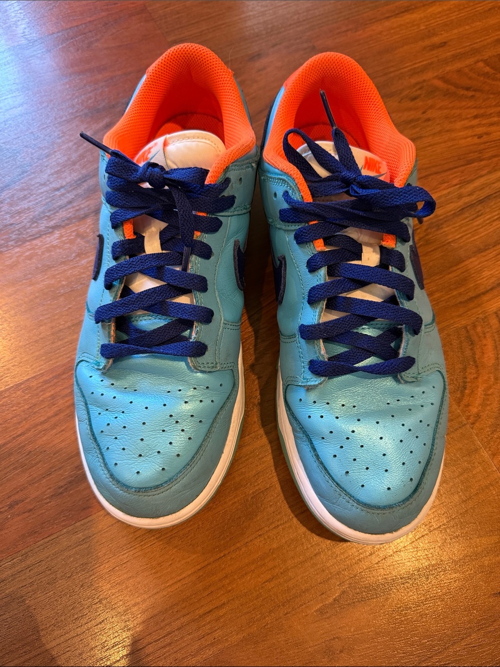 Men’s SZ 9.5 Blue and Orange Low-Top Sneakers